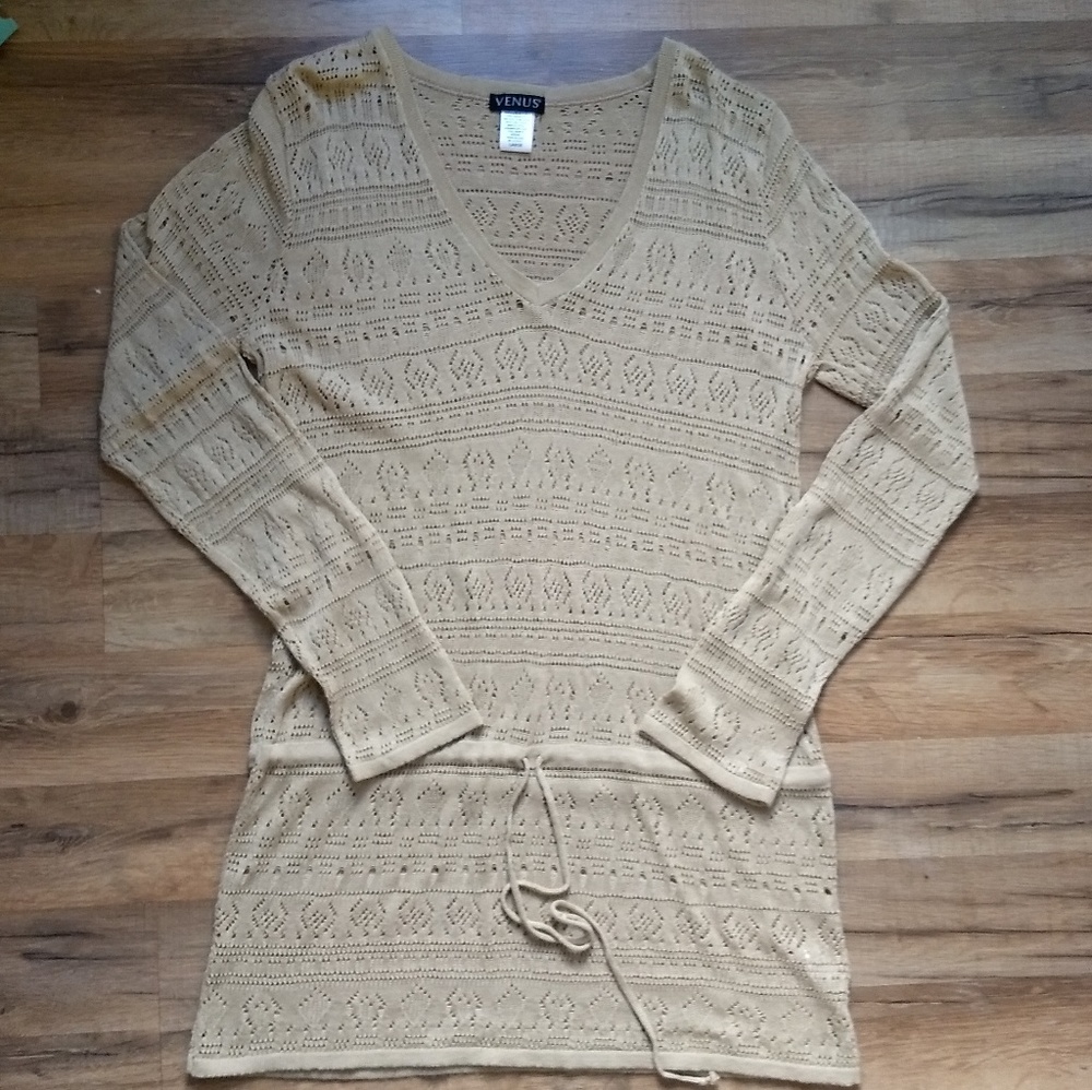 Venus Cover-up Lace Top Size Large